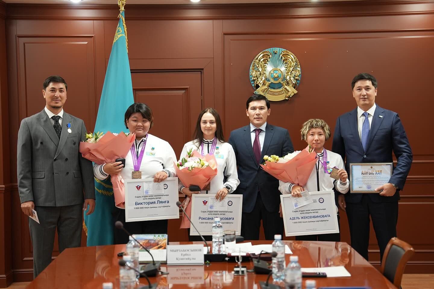 Minister of Tourism and Sports of the Republic of Kazakhstan Yerbol Myrzabosynov presented awards to the historic medalists
